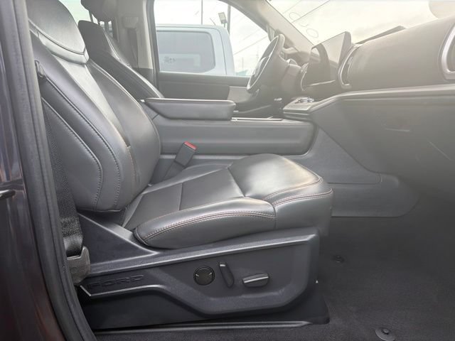 Used 2025 Ford Expedition Active AWD/4WD image 25