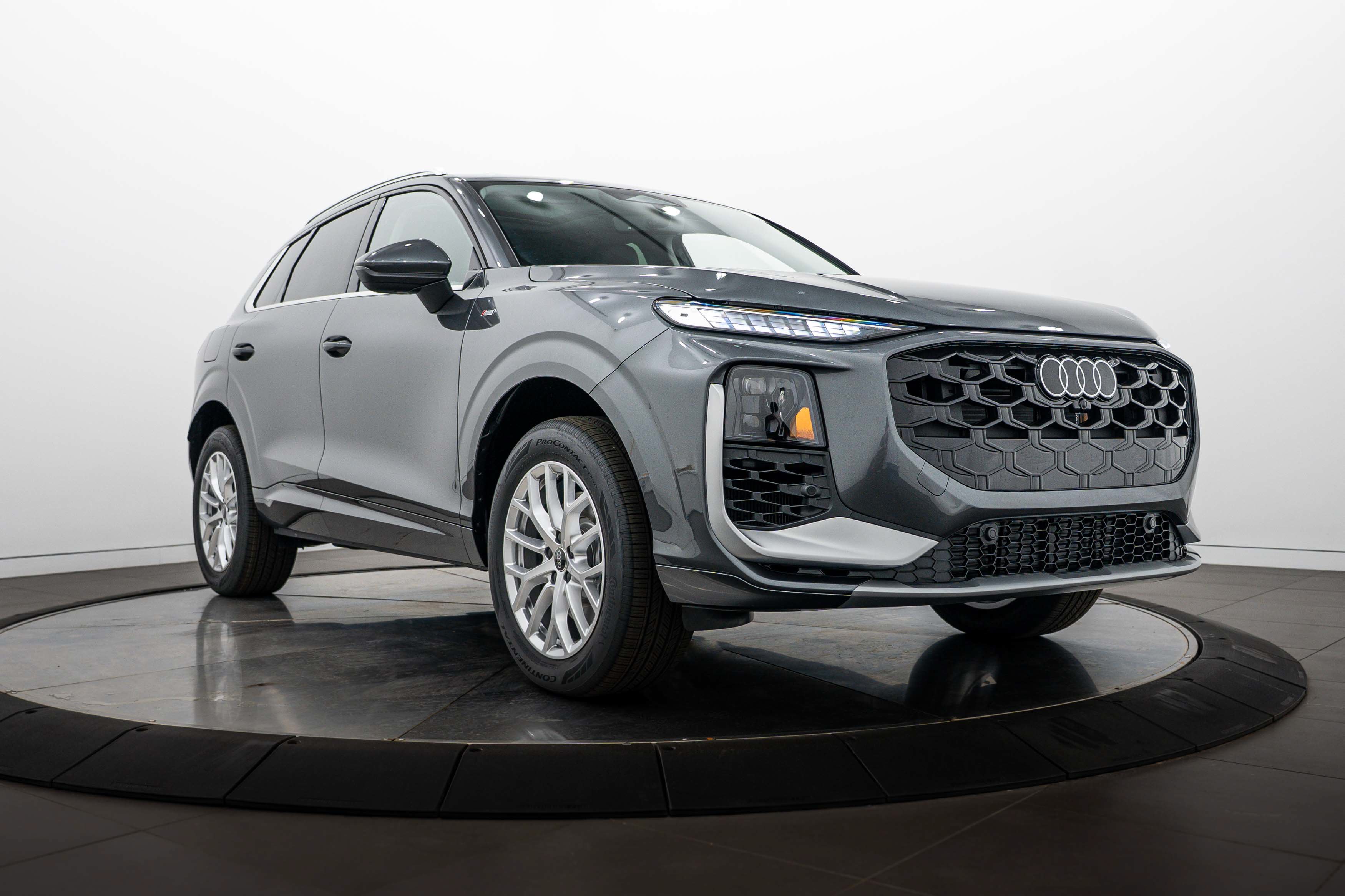 New 2026 Audi Q3 quattro 2.0T AWD/4WD image 1