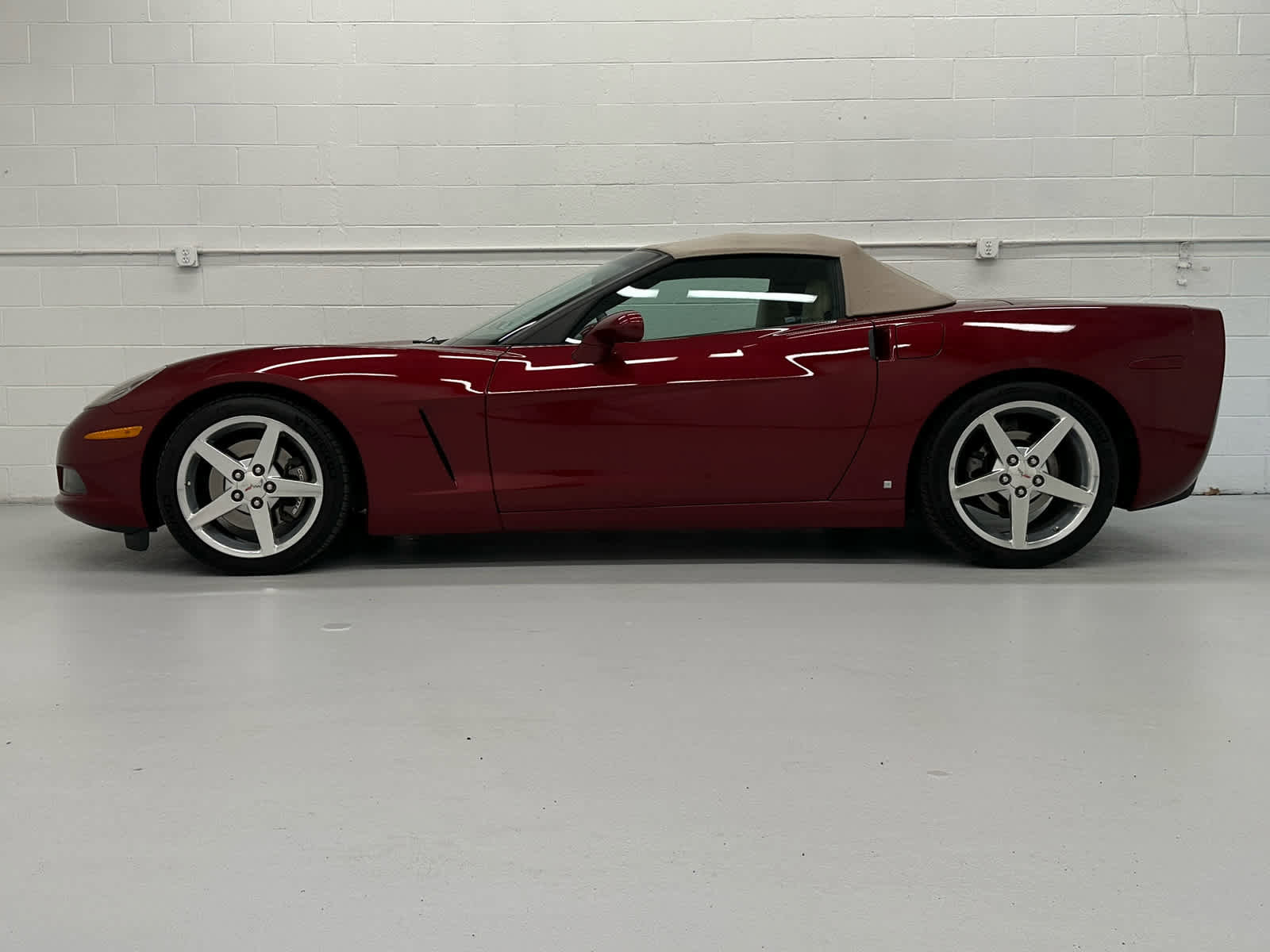 Used 2006 Chevrolet Corvette Convertible w/ Preferred Equipment Group RWD image 10