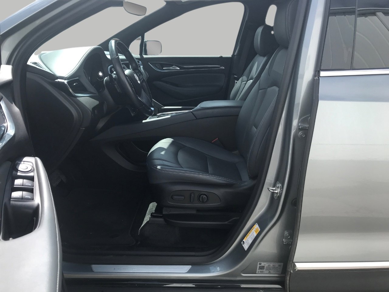 Used 2023 Buick Enclave Essence image 19