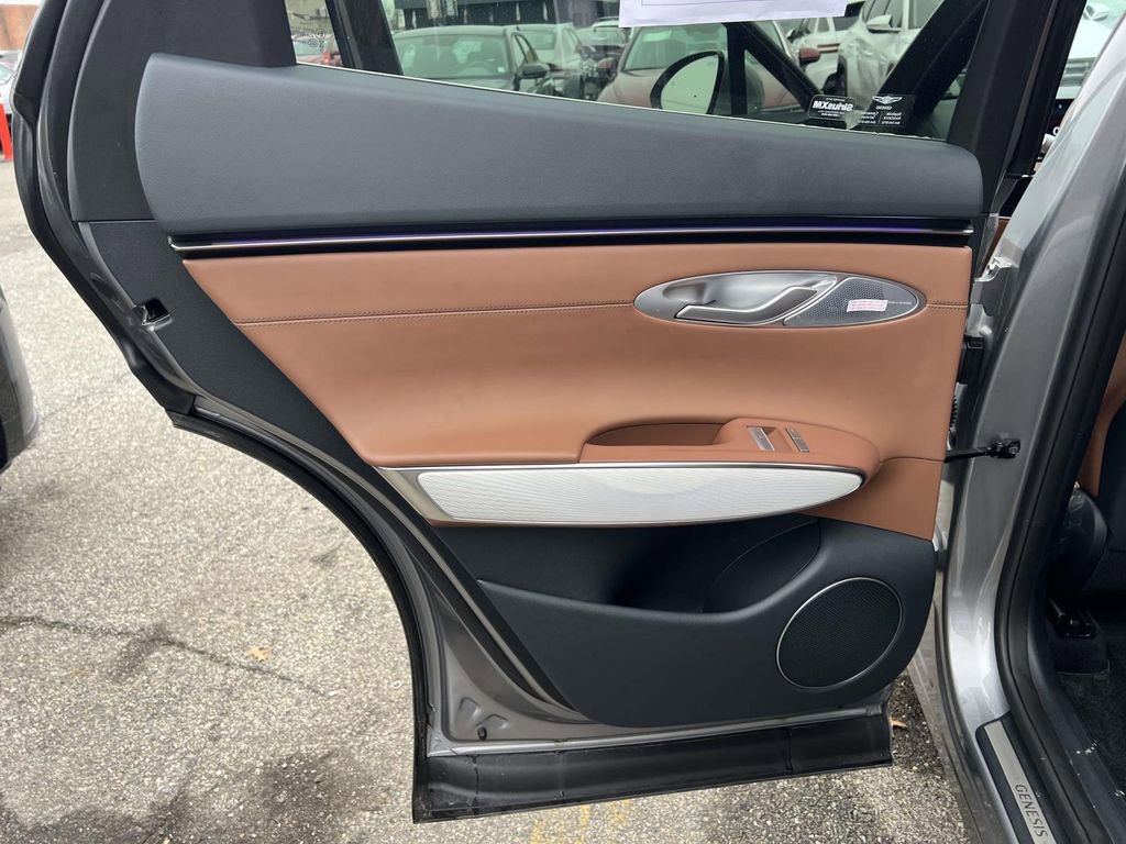 Used 2026 Genesis GV70 2.5T Advanced image 15