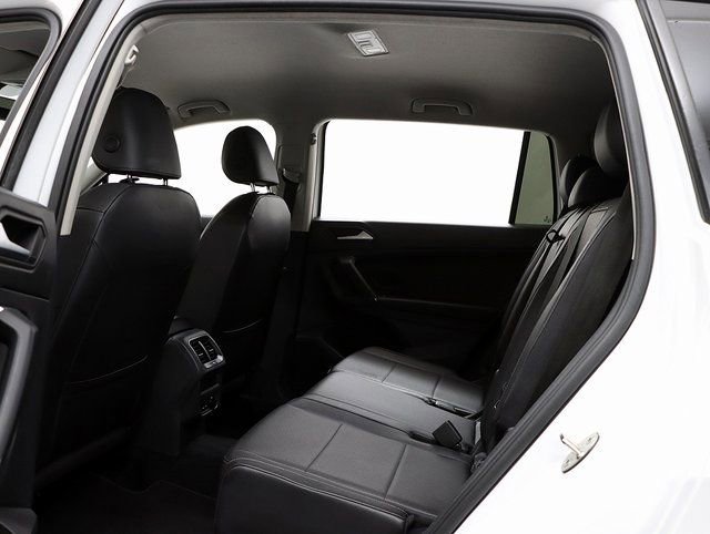 Used 2020 Volkswagen Tiguan SE AWD/4WD image 12