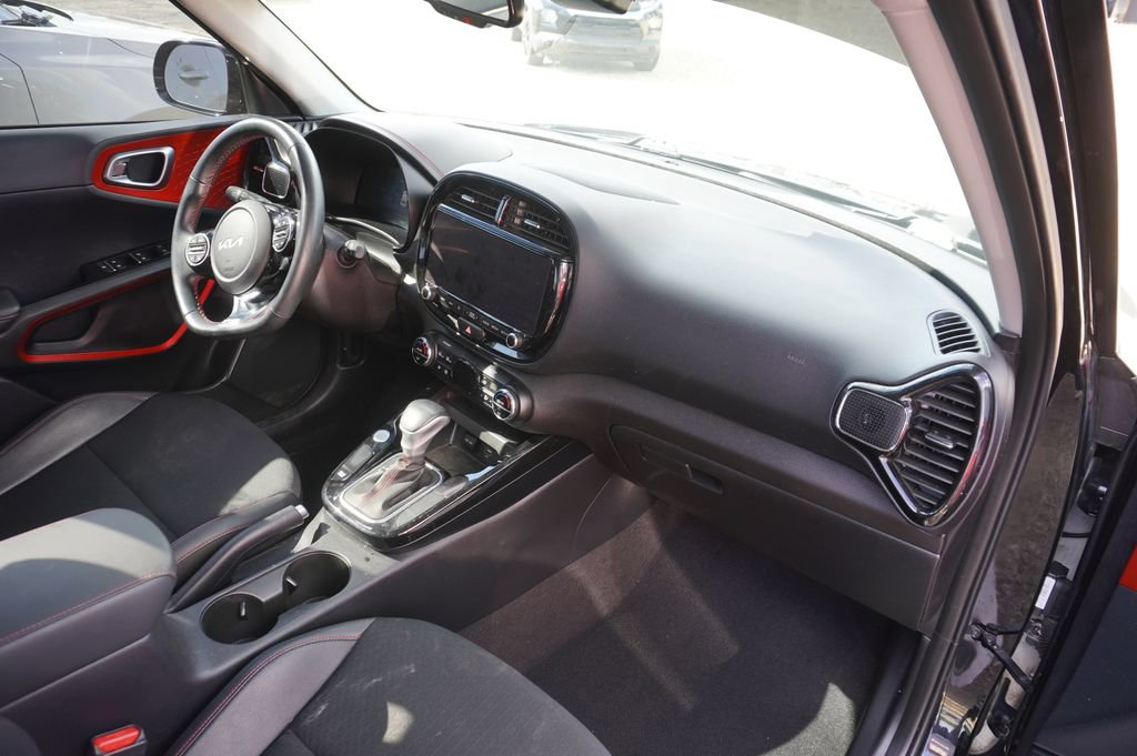 Used 2024 Kia Soul GT-Line FWD image 8