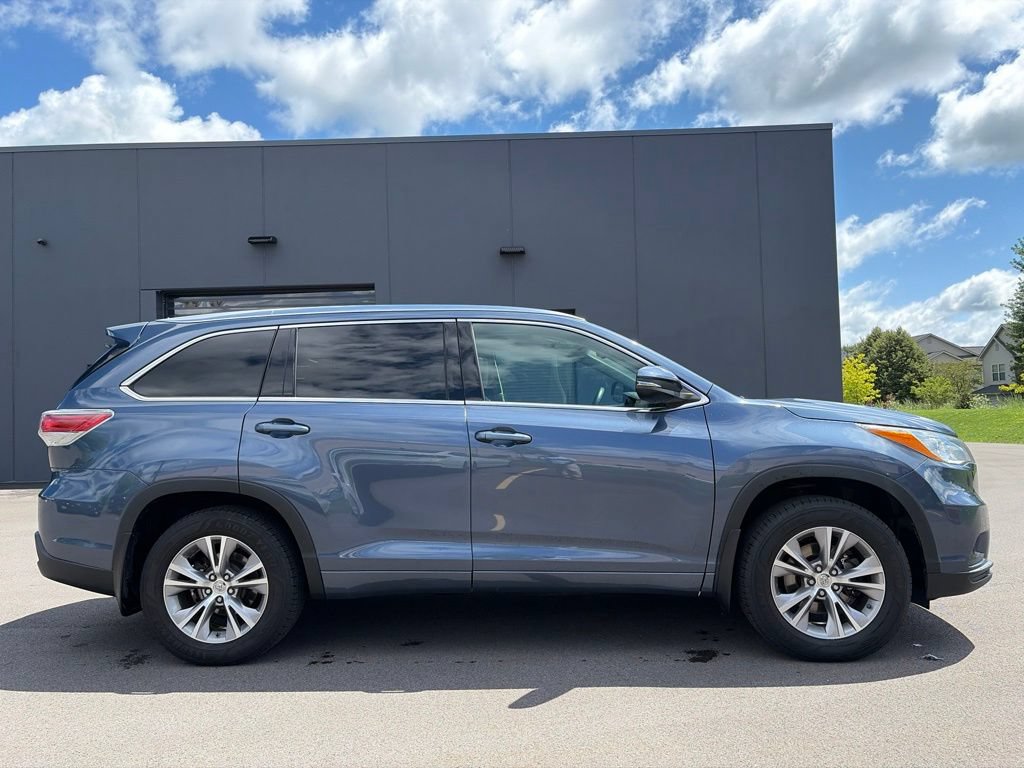 Used 2015 Toyota Highlander XLE AWD/4WD image 2