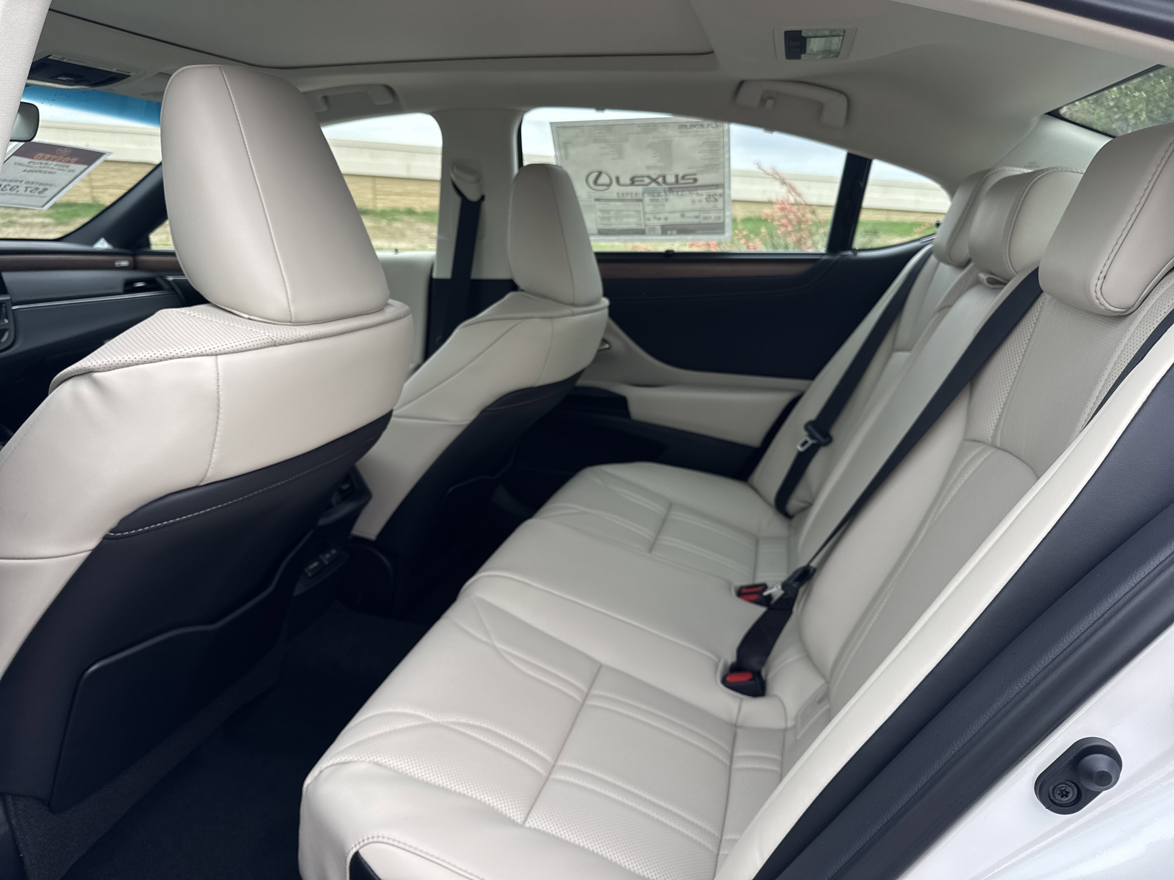 New 2025 Lexus ES 350 Ultra Luxury image 9