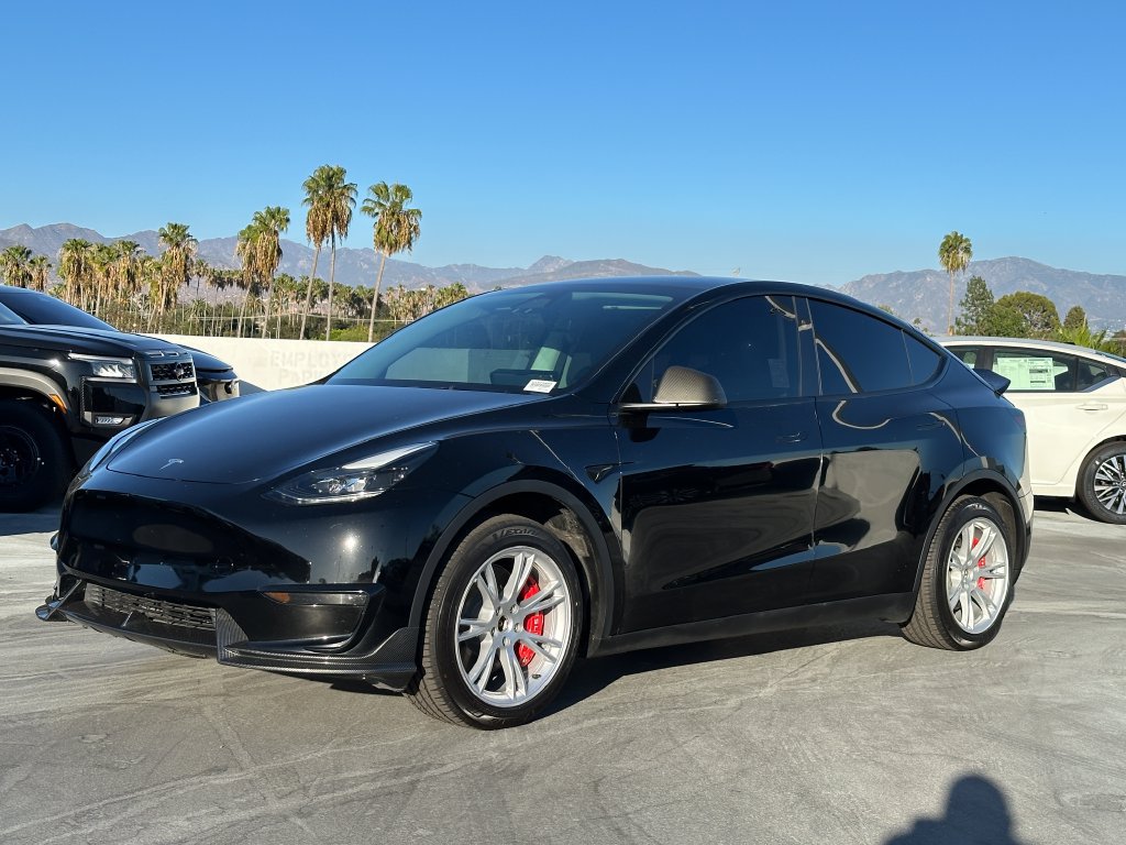 Used 2024 Tesla Model Y Long Range AWD/4WD image 2