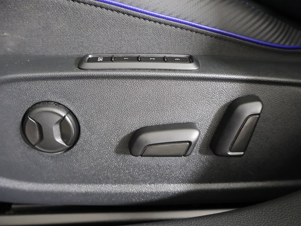 Used 2023 Volkswagen Golf R AWD/4WD image 37
