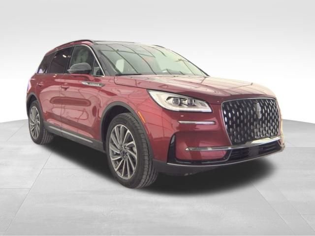 Used 2025 Lincoln Corsair Reserve w/ Towing Package image 8