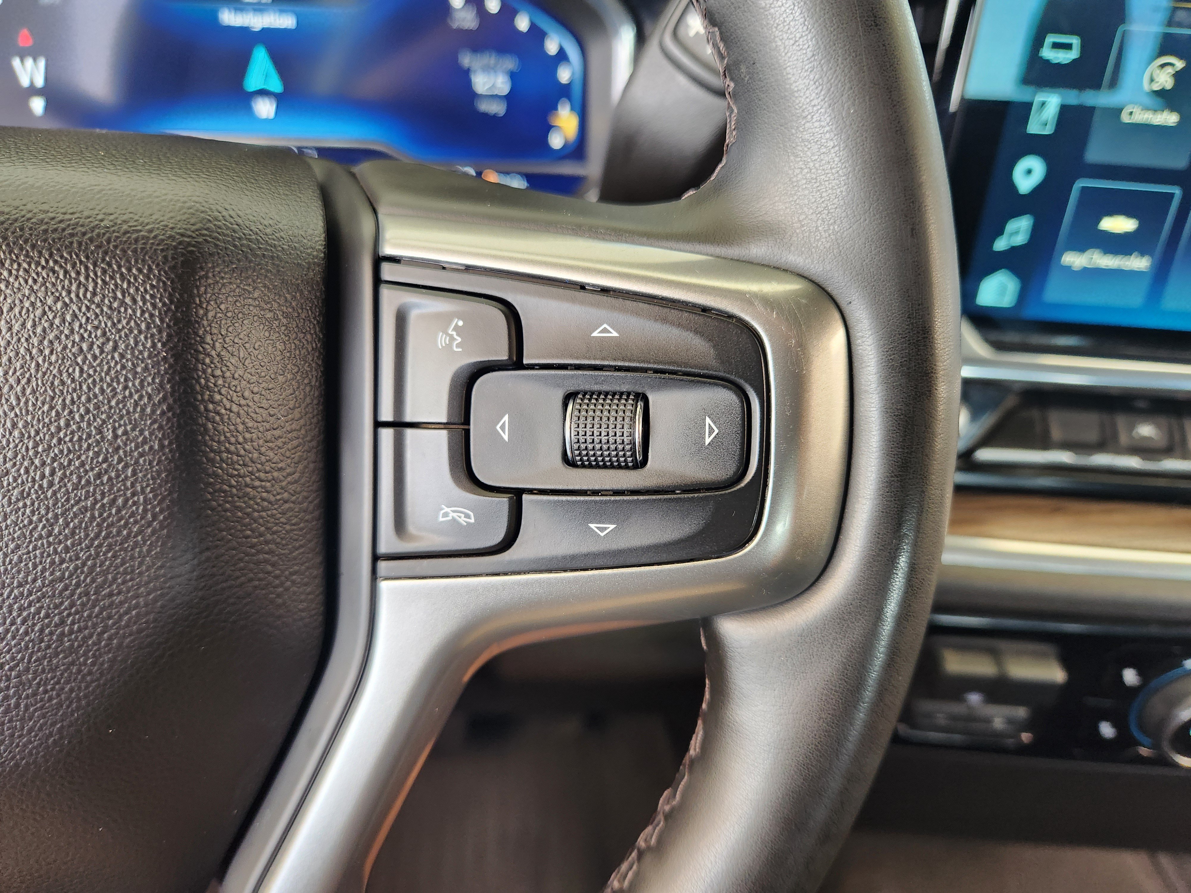 Certified 2025 Chevrolet Silverado 1500 LT AWD/4WD image 30