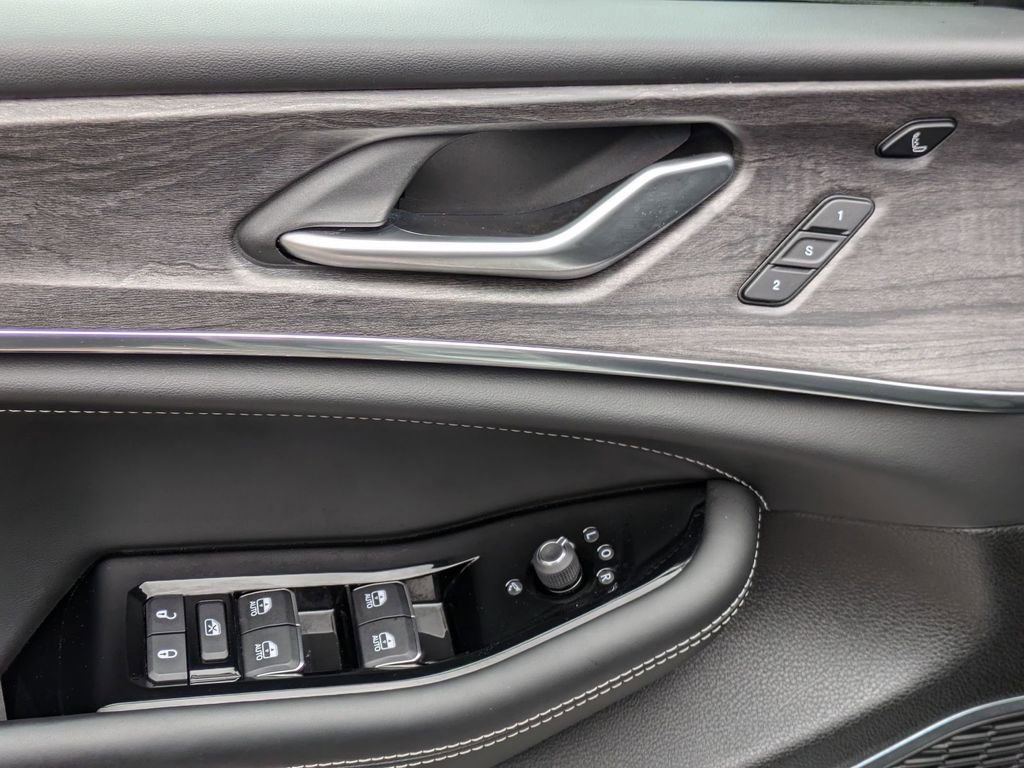 Certified 2024 Jeep Grand Cherokee L Overland w/ Advanced Protech Group III image 11