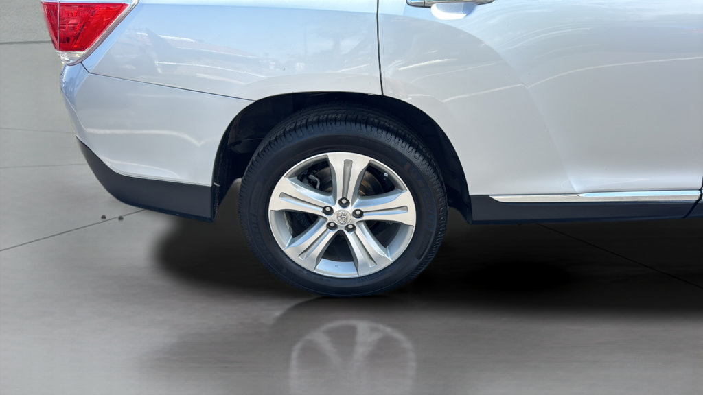 Used 2012 Toyota Highlander Limited w/ Tow Pkg FWD image 37