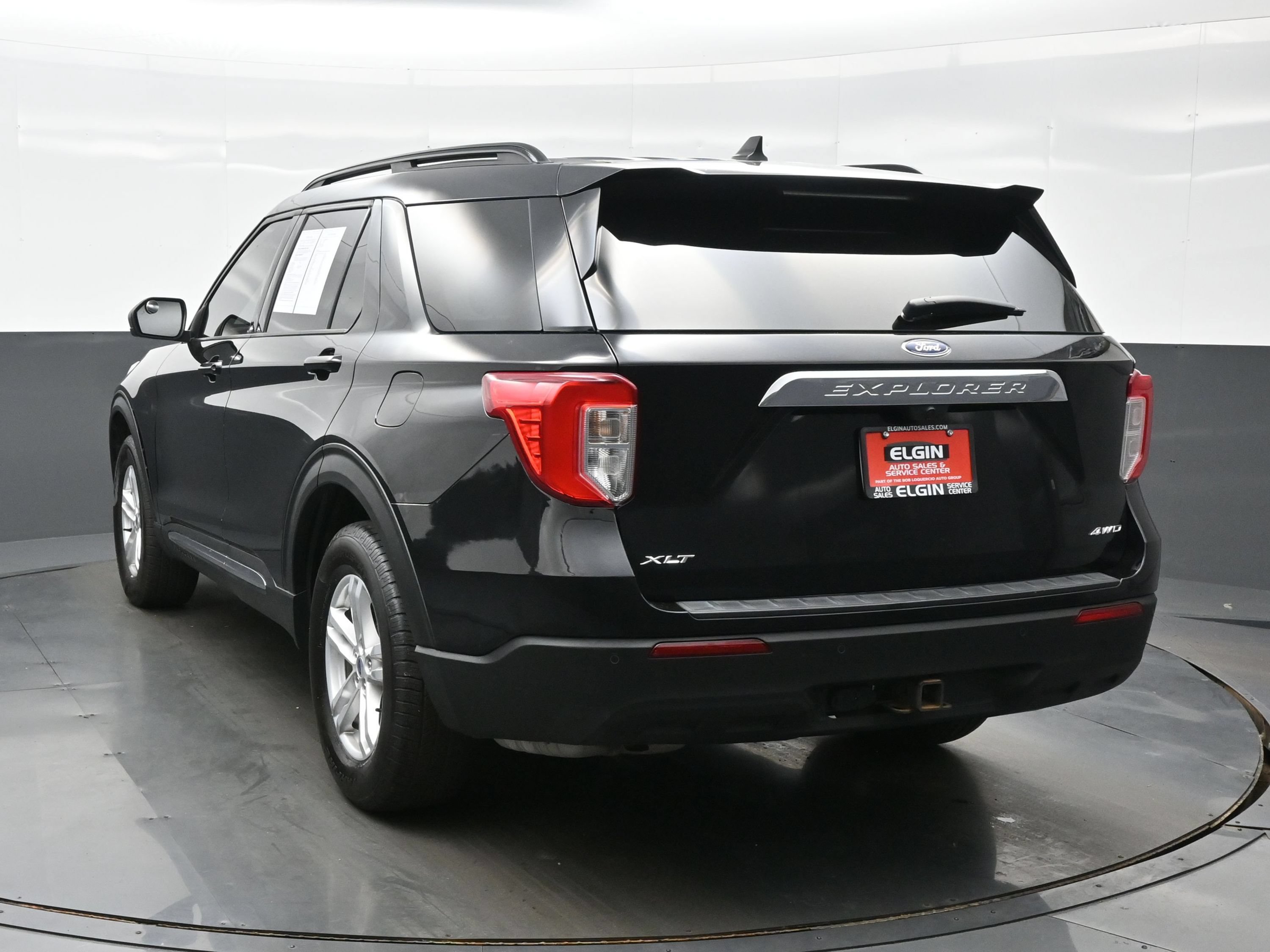 Used 2021 Ford Explorer XLT w/ Class III Trailer Tow Package AWD/4WD image 4