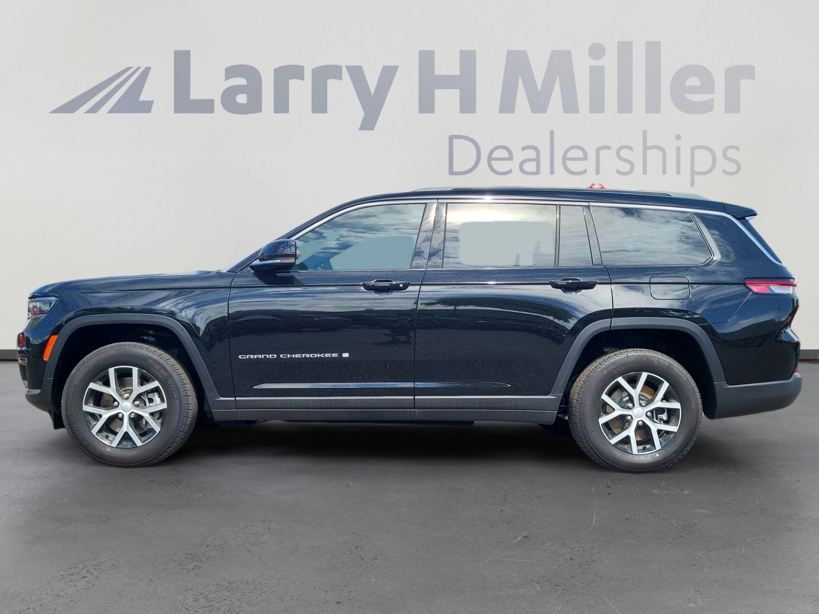 New 2025 Jeep Grand Cherokee L Limited image 2