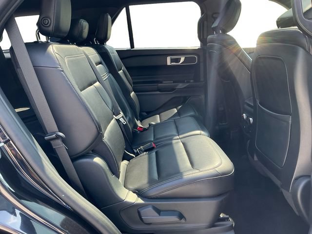 Used 2020 Ford Explorer XLT w/ Equipment Group 202A AWD/4WD image 18