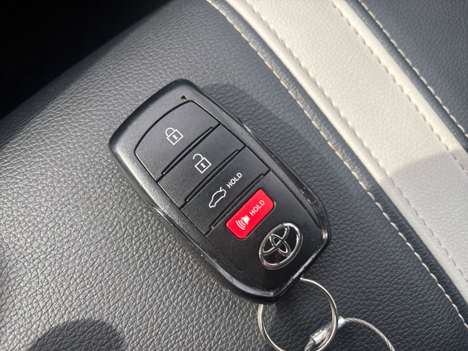 Used 2025 Toyota Camry SE image 21