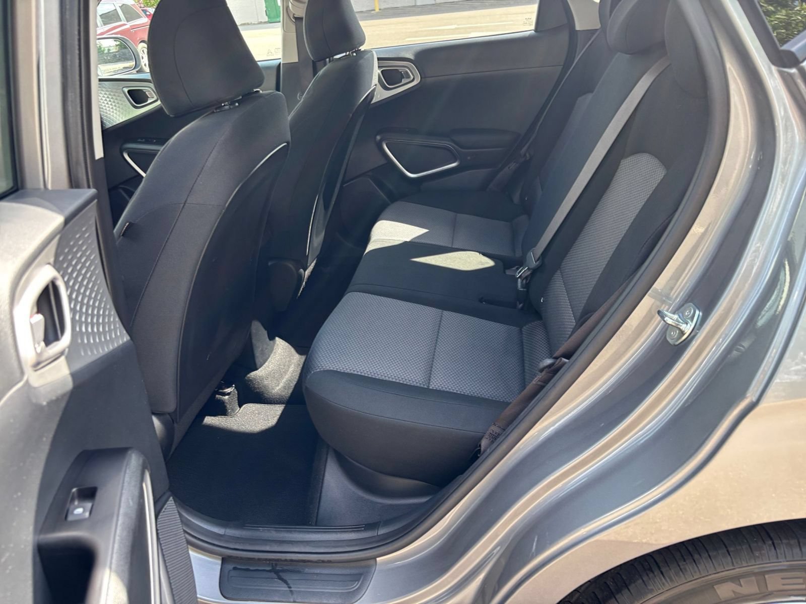 Used 2025 Kia Soul LX w/ LX Technology Package FWD image 24