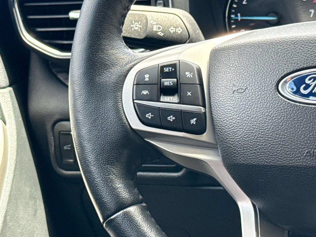 Used 2023 Ford Explorer Limited AWD/4WD image 18