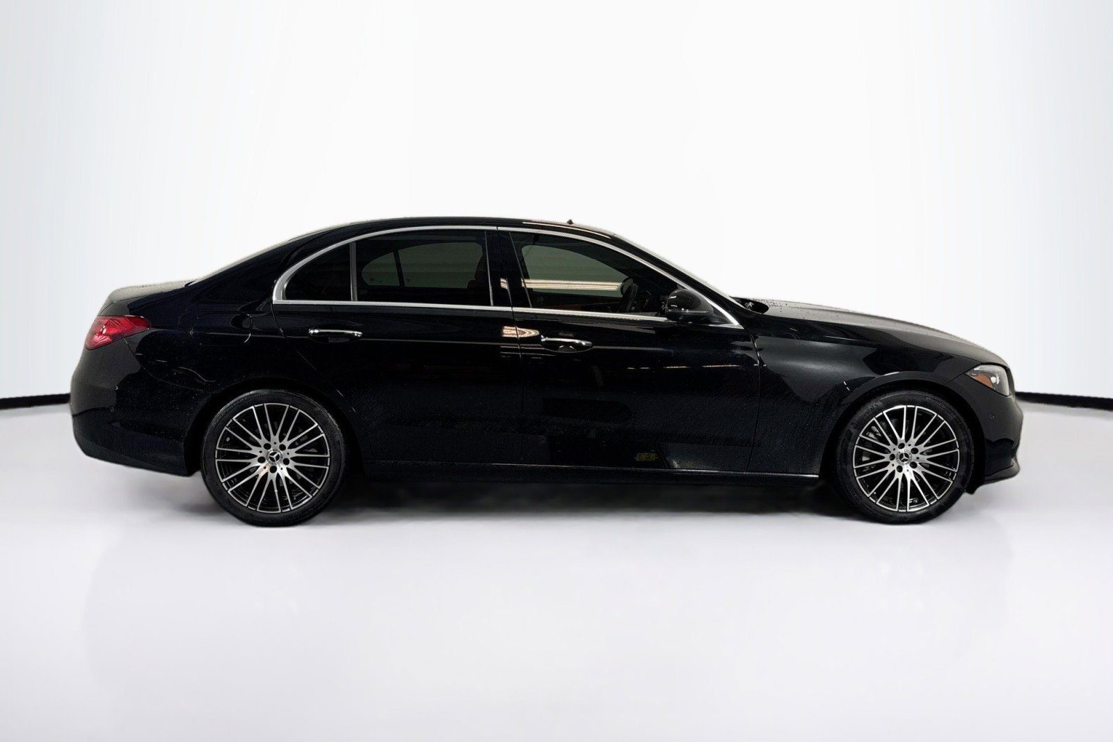 Used 2022 Mercedes-Benz C 300 Sedan image 4