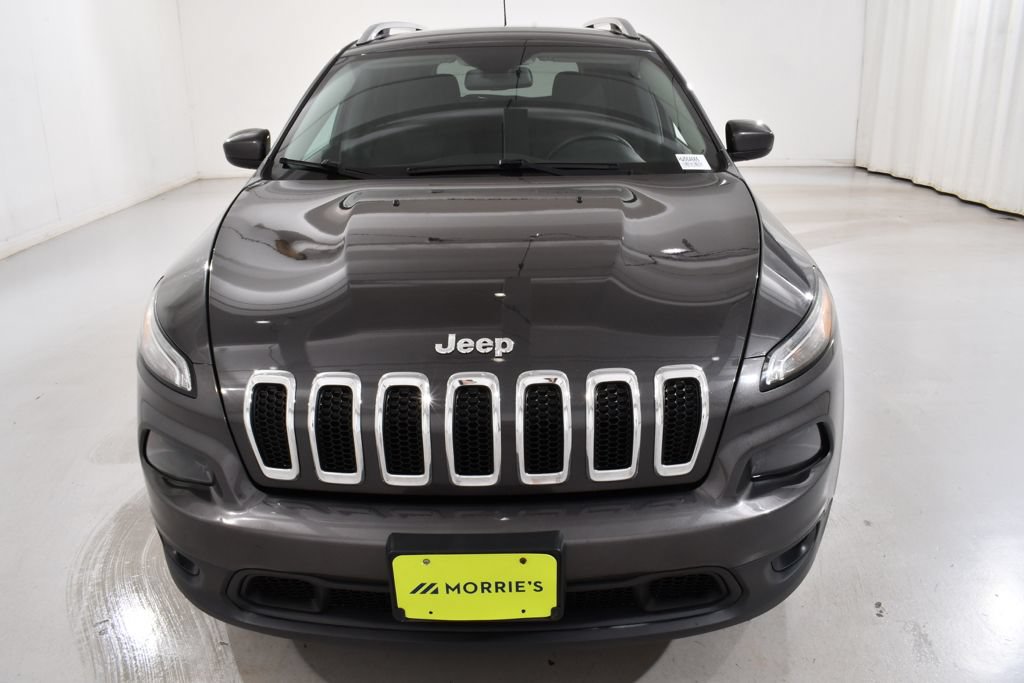 Used 2017 Jeep Cherokee Latitude AWD/4WD image 3