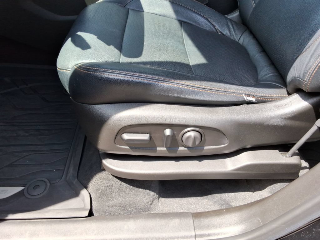 Certified 2021 Chevrolet Traverse LT FWD image 24