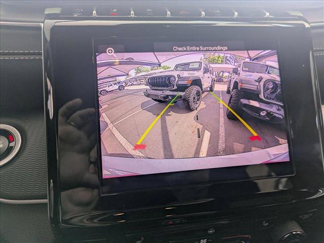 New 2025 Jeep Grand Cherokee L Laredo w/ Luxury Tech Group I AWD/4WD image 4