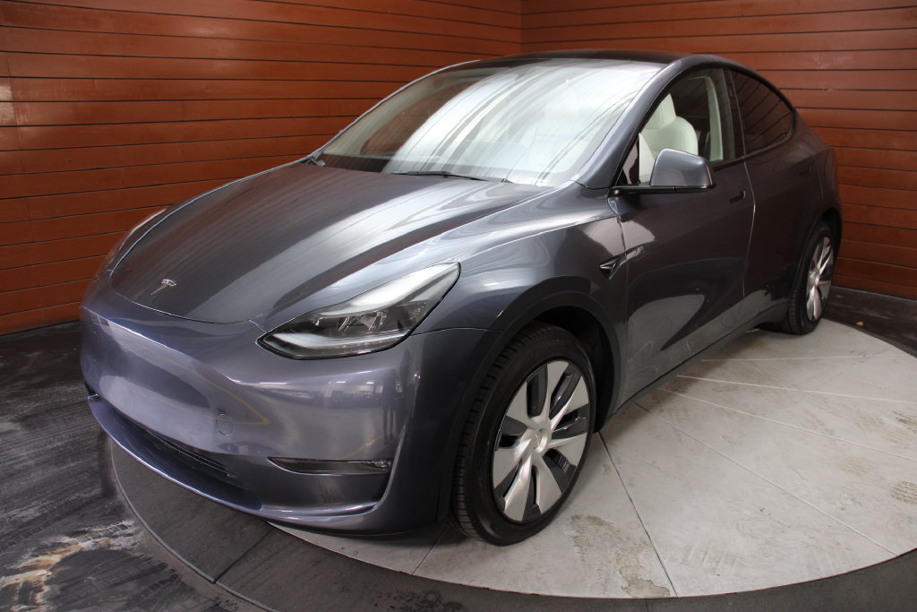 Used 2023 Tesla Model Y Long Range AWD/4WD image 3