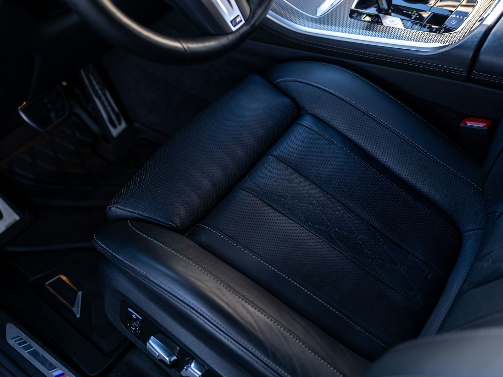 Used 2023 BMW X5 M50i w/ Climate Comfort Package image 26