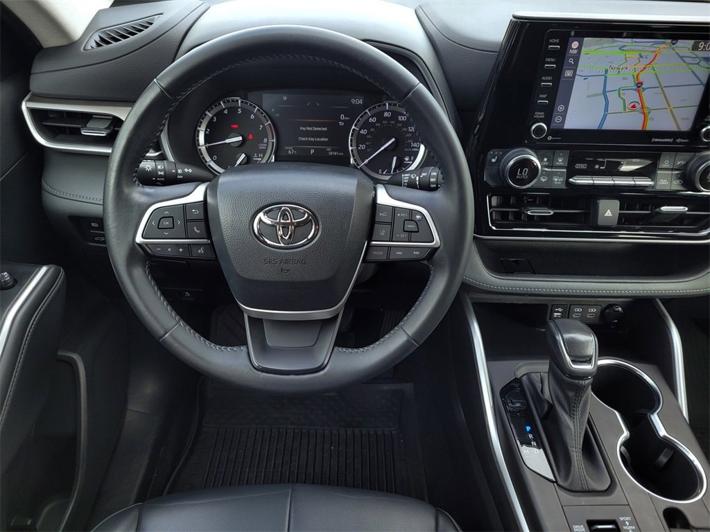Used 2022 Toyota Highlander XLE image 14