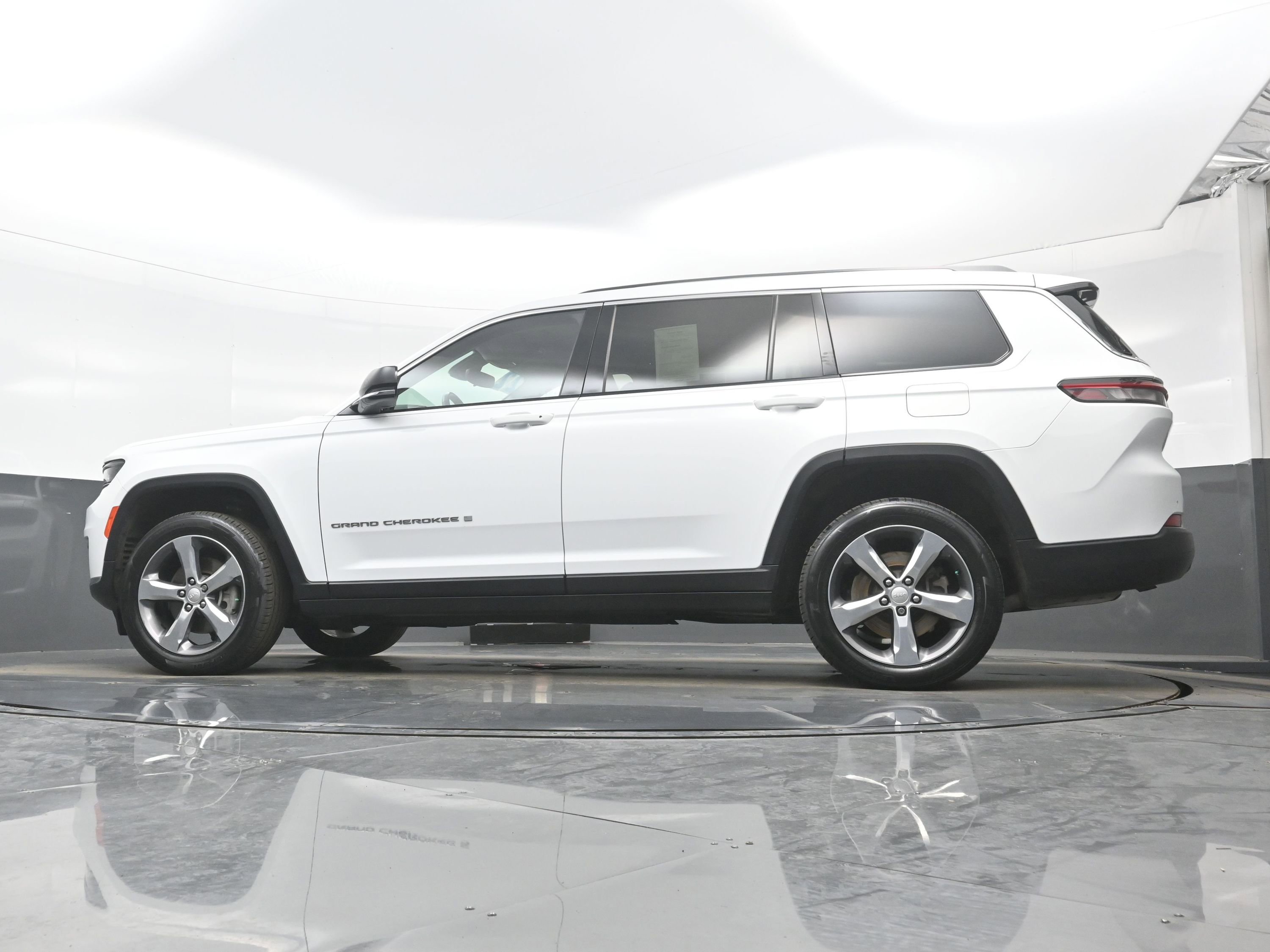 Used 2022 Jeep Grand Cherokee L Limited image 28