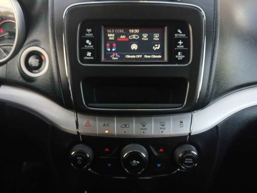 Used 2020 Dodge Journey SE w/ SE Popular Equipment Group FWD image 4