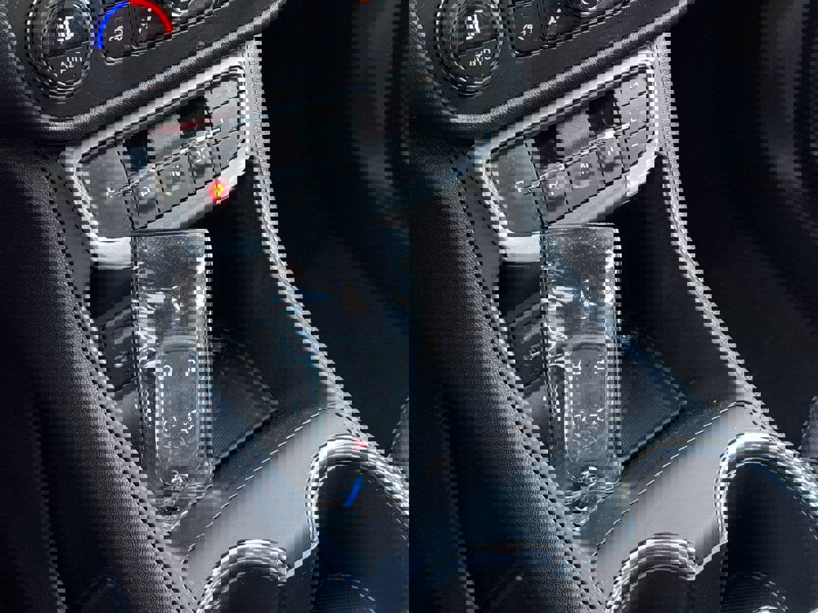 Used 2024 GMC Terrain SLT w/ Tech Package image 35