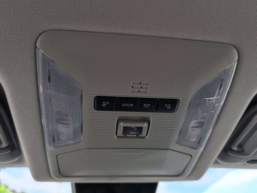 Used 2022 Toyota RAV4 XLE FWD image 22