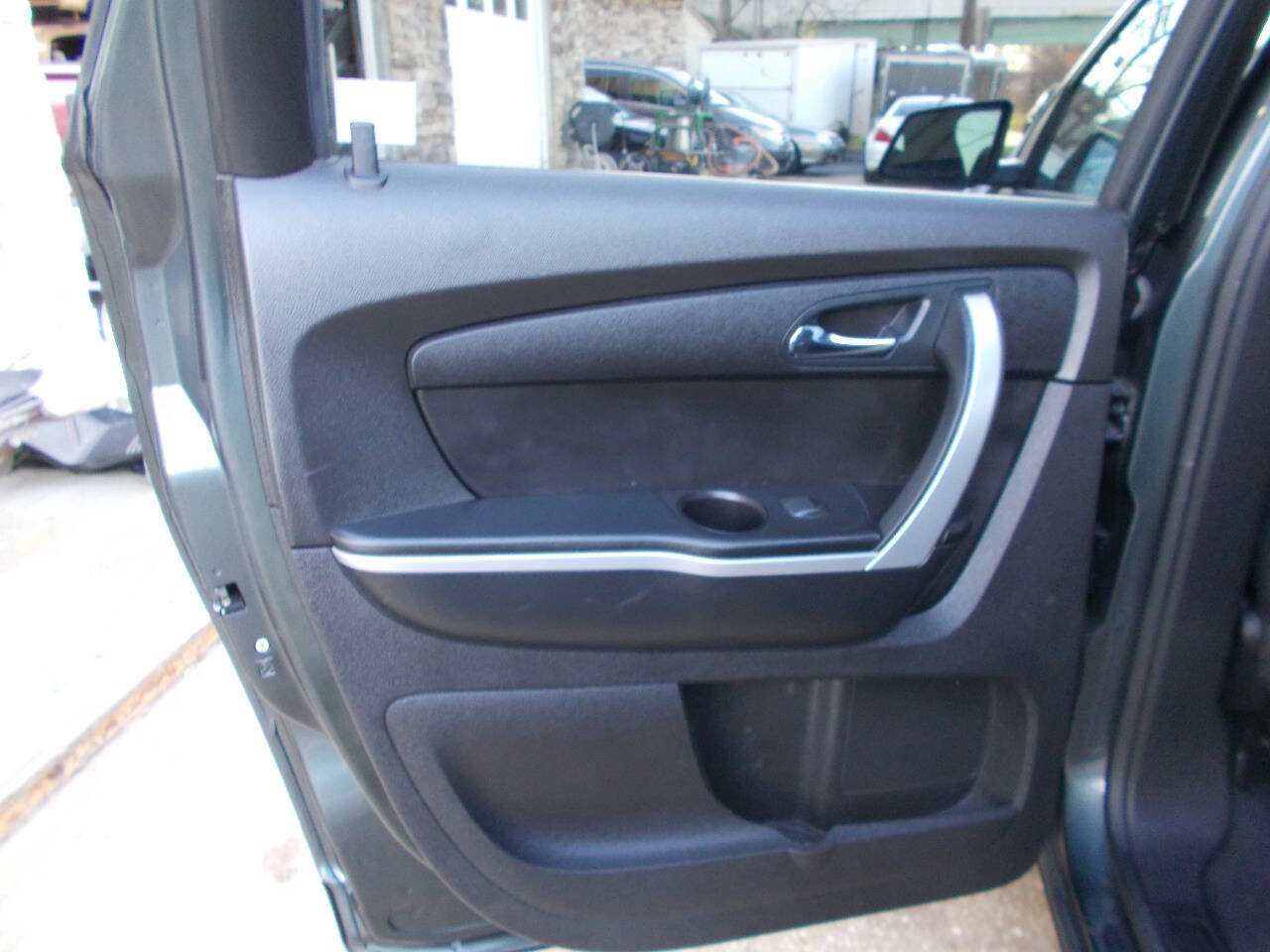 Used 2011 GMC Acadia SLE image 16
