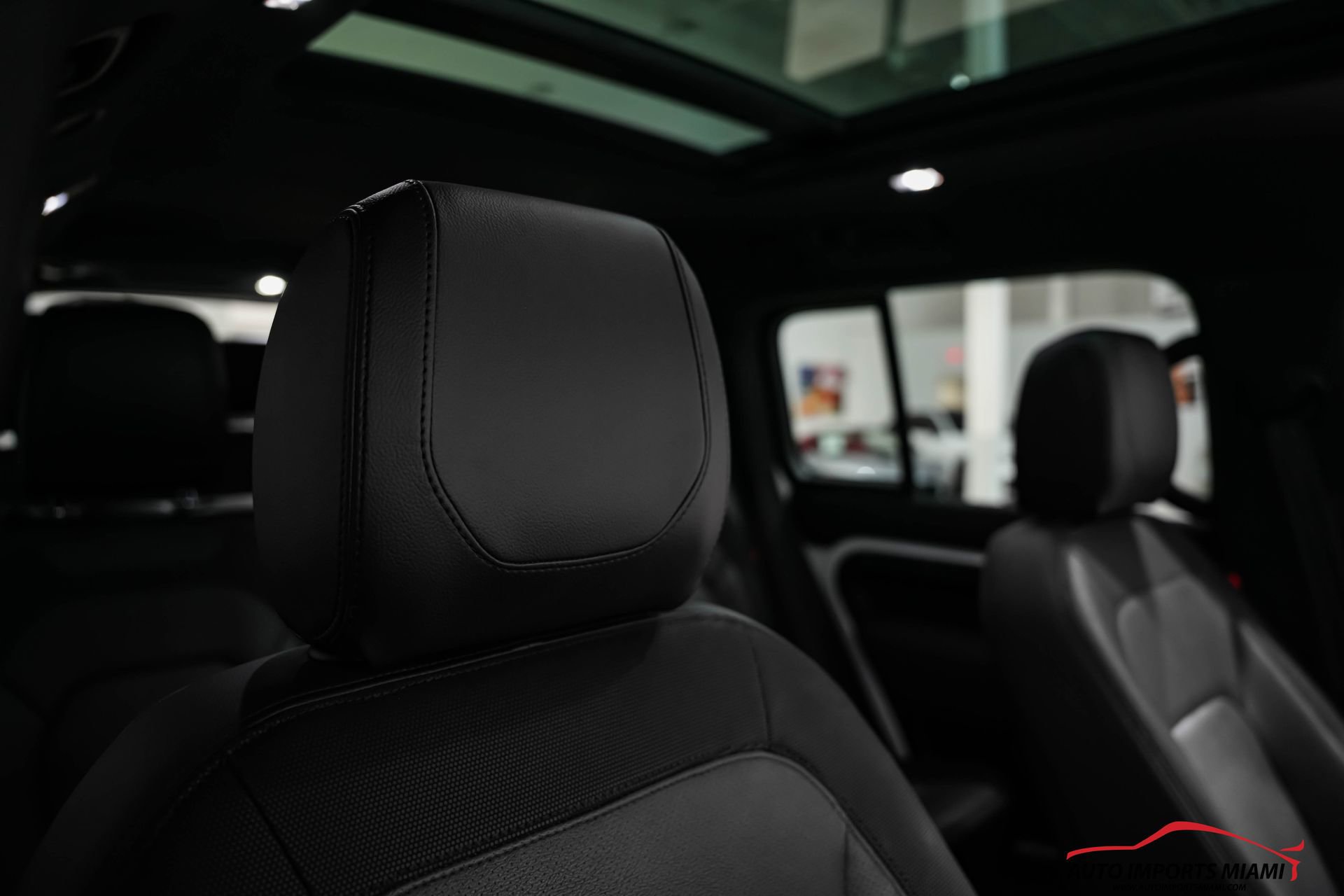 Used 2023 Land Rover Defender 130 X-Dynamic SE image 46