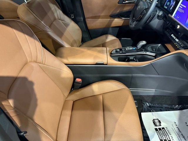 Used 2025 Toyota Crown Signia AWD/4WD image 2