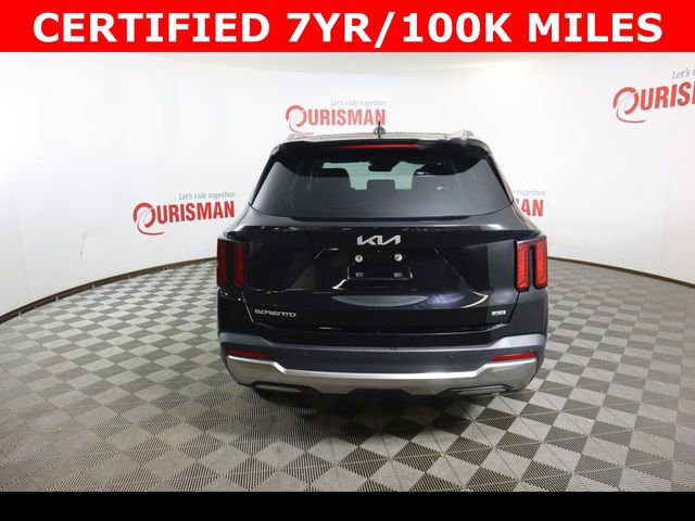 Used 2024 Kia Sorento S image 11