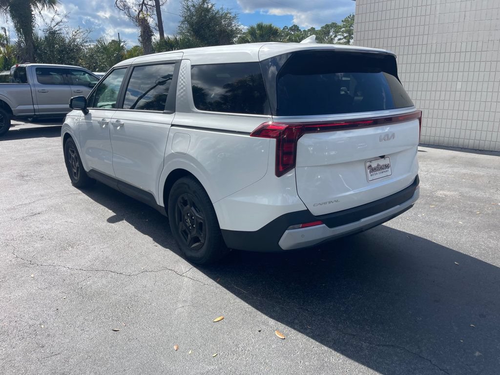Used 2026 Kia Carnival FWD image 3