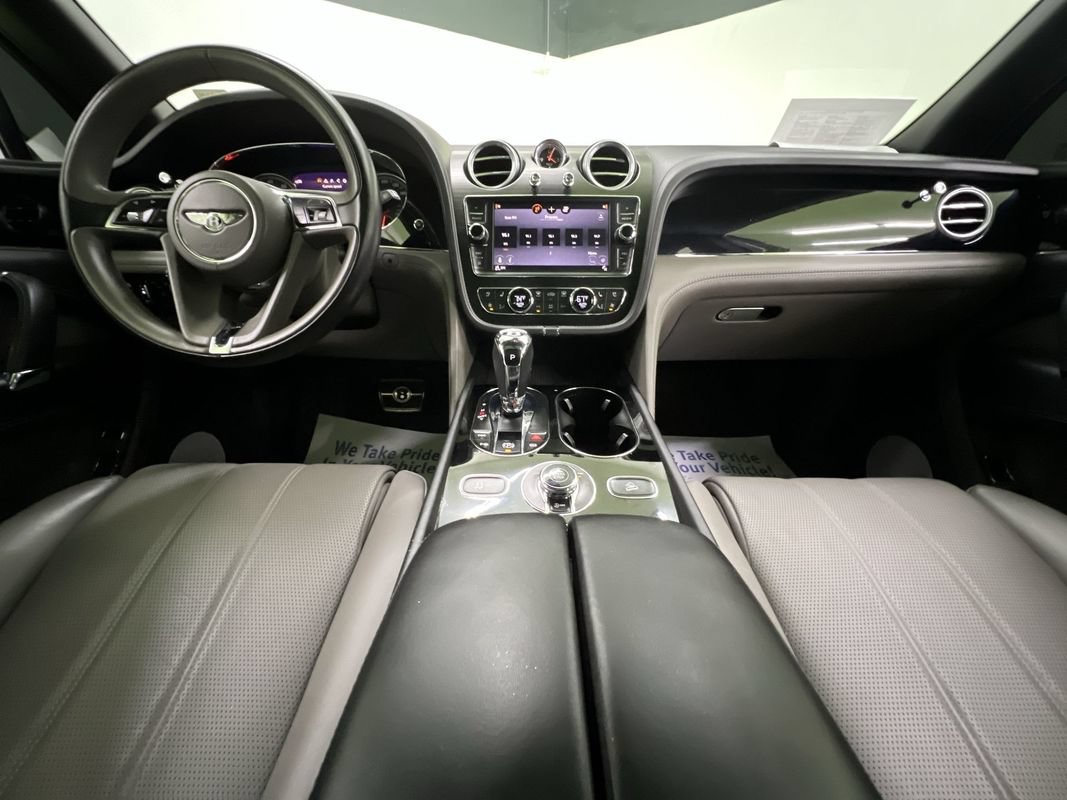Used 2018 Bentley Bentayga AWD/4WD image 17
