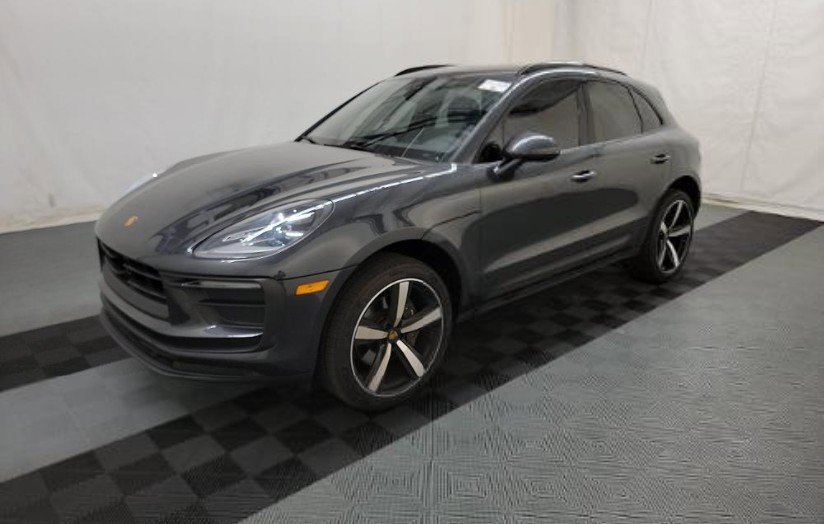 Used 2024 Porsche Macan w/ Premium Plus Package image 3