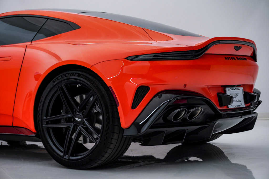 Used 2025 Aston Martin V8 Vantage Coupe RWD image 11