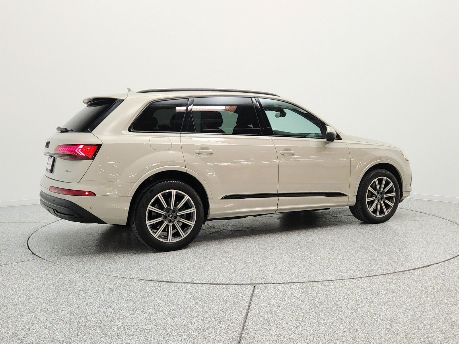 Used 2023 Audi Q7 2.0T Premium Plus w/ Premium Plus Package AWD/4WD image 5