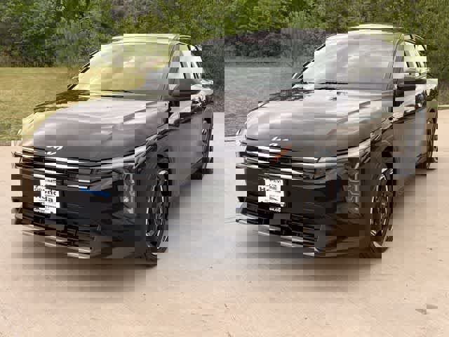 Used 2025 Kia K4 EX image 2