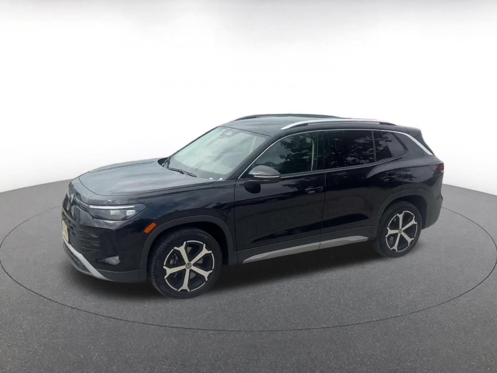 Used 2026 Volkswagen Tiguan SE AWD/4WD image 6