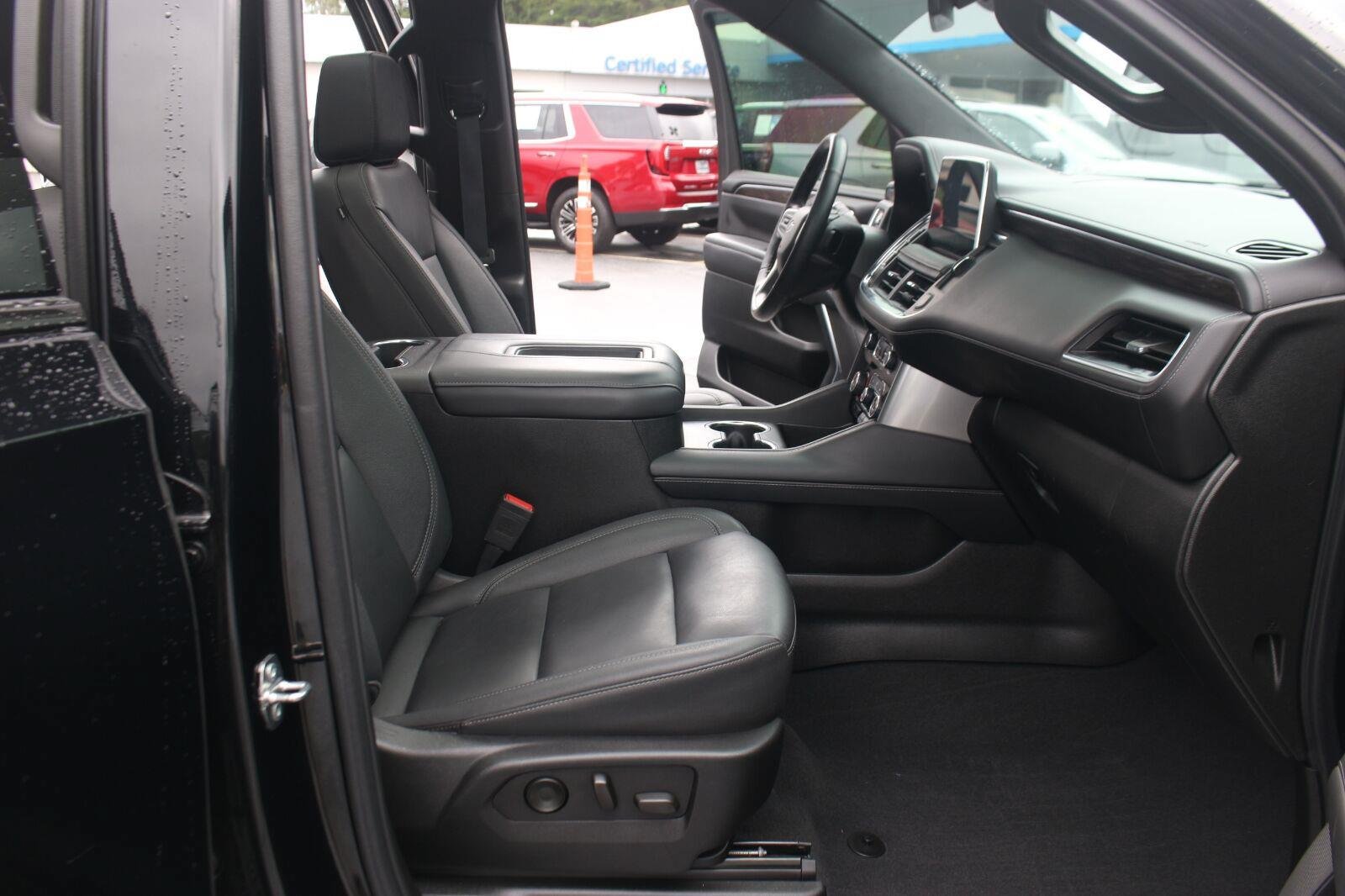 Used 2024 Chevrolet Tahoe Z71 w/ Luxury Package AWD/4WD image 39