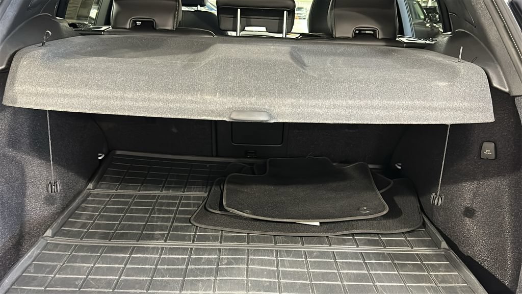 Certified 2026 Volvo XC40 B5 Plus AWD/4WD image 26