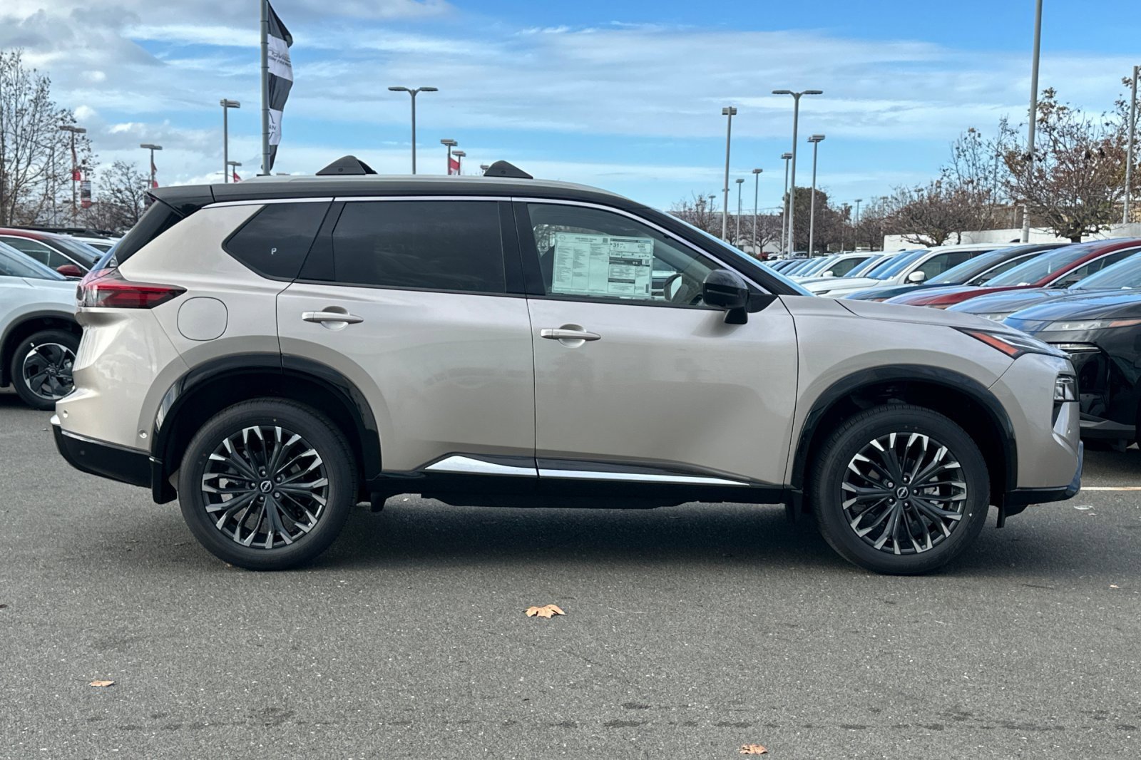 New 2026 Nissan Rogue Platinum w/ Platinum Premium Package image 3