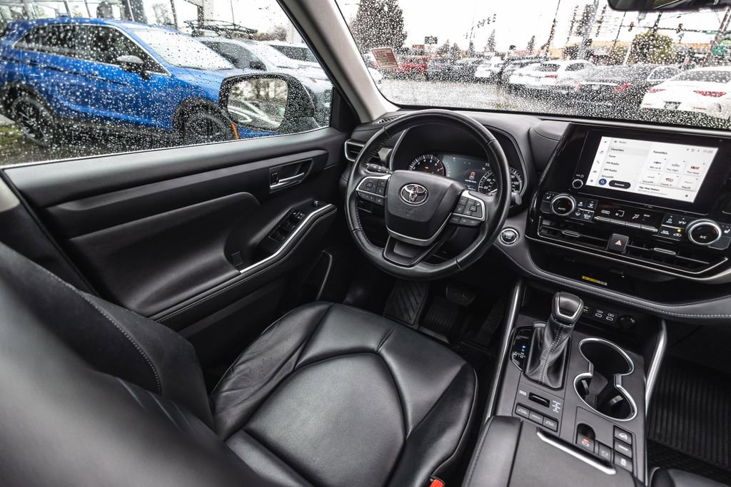 Used 2023 Toyota Highlander XLE image 25