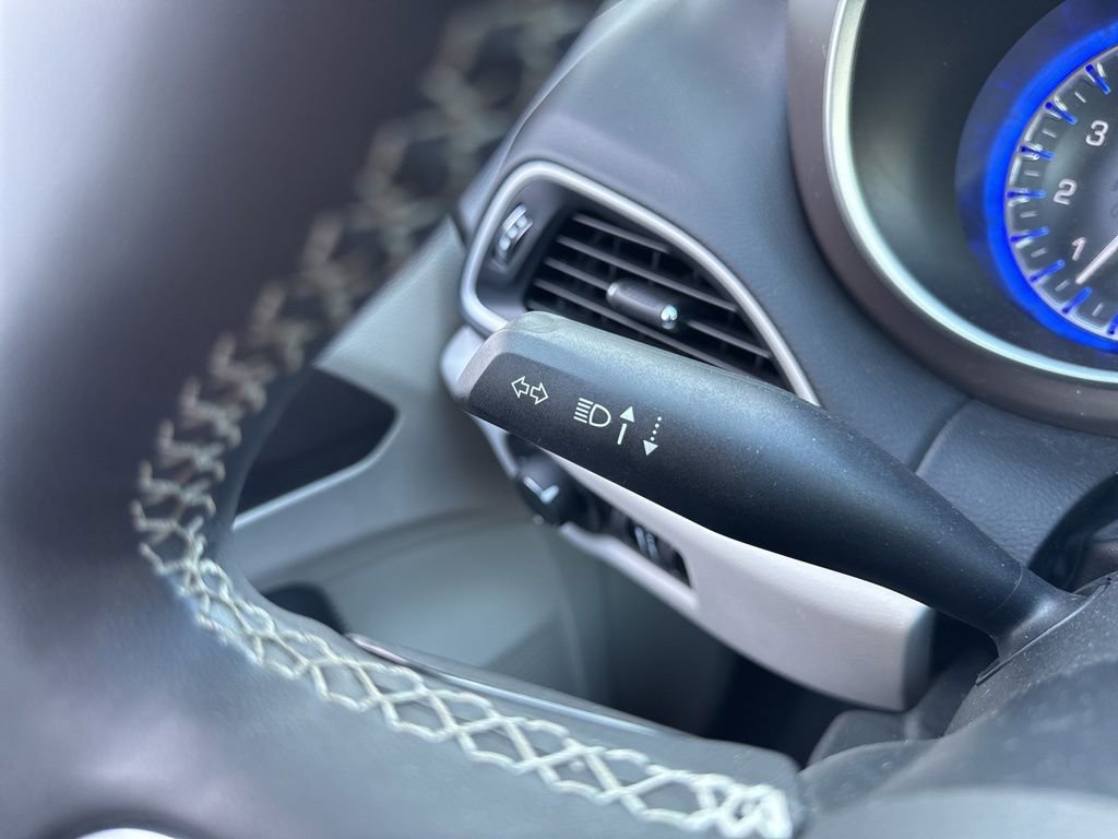 Used 2023 Chrysler Voyager LX image 16