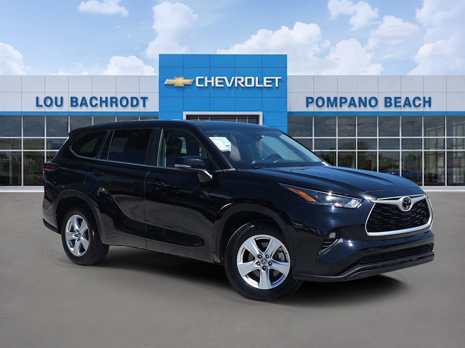 Used 2024 Toyota Highlander LE FWD image 1
