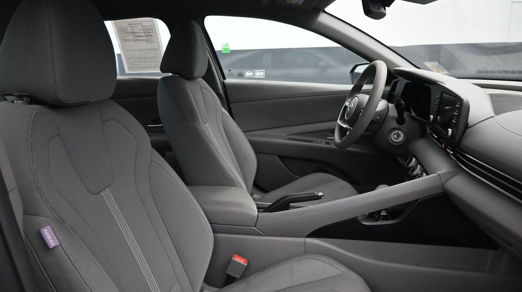 Used 2021 Hyundai Elantra SE FWD image 10